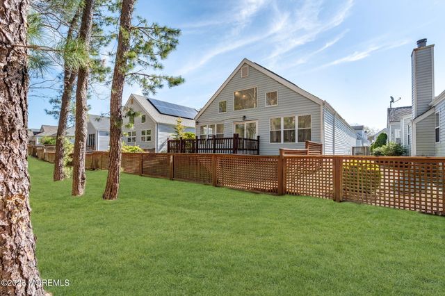 136 Longwood Drive, Manahawkin, NJ 08050