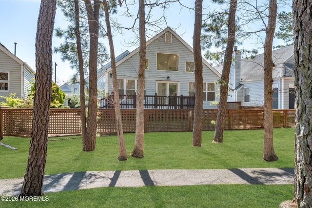 136 Longwood Drive, Manahawkin, NJ 08050