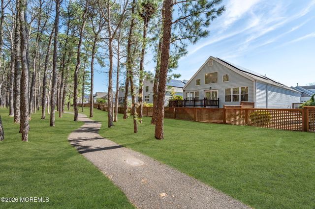 136 Longwood Drive, Manahawkin, NJ 08050