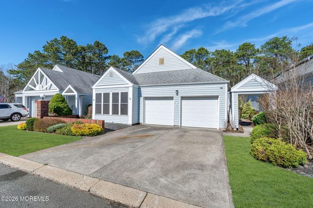 136 Longwood Drive, Manahawkin, NJ 08050