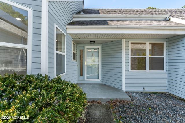 136 Longwood Drive, Manahawkin, NJ 08050