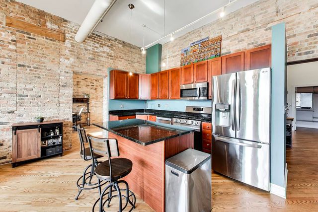 1400 N Milwaukee Avenue 305, Chicago, IL 60622