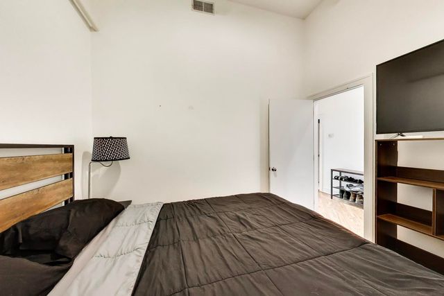 1400 N Milwaukee Avenue 305, Chicago, IL 60622