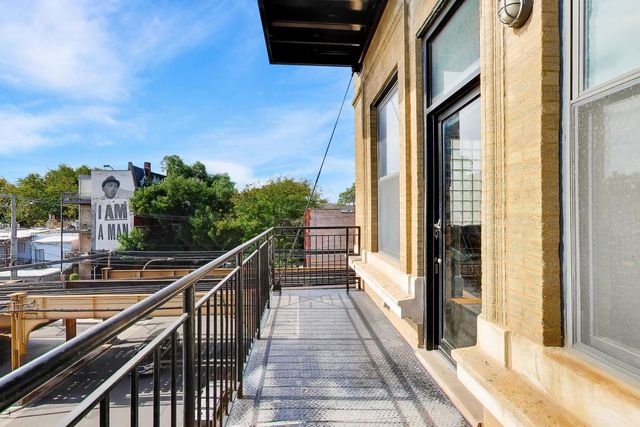 1400 N Milwaukee Avenue 305, Chicago, IL 60622