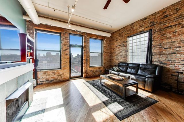 1400 N Milwaukee Avenue 305, Chicago, IL 60622