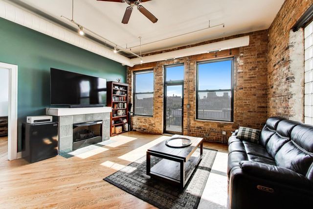 1400 N Milwaukee Avenue 305, Chicago, IL 60622