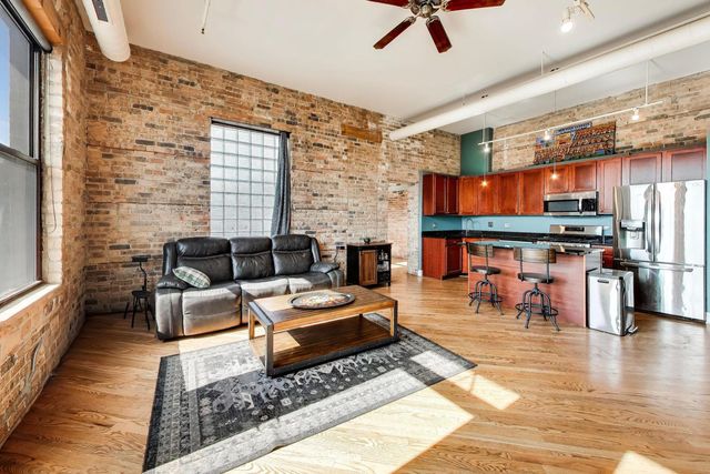 1400 N Milwaukee Avenue 305, Chicago, IL 60622