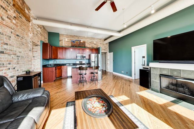 1400 N Milwaukee Avenue 305, Chicago, IL 60622
