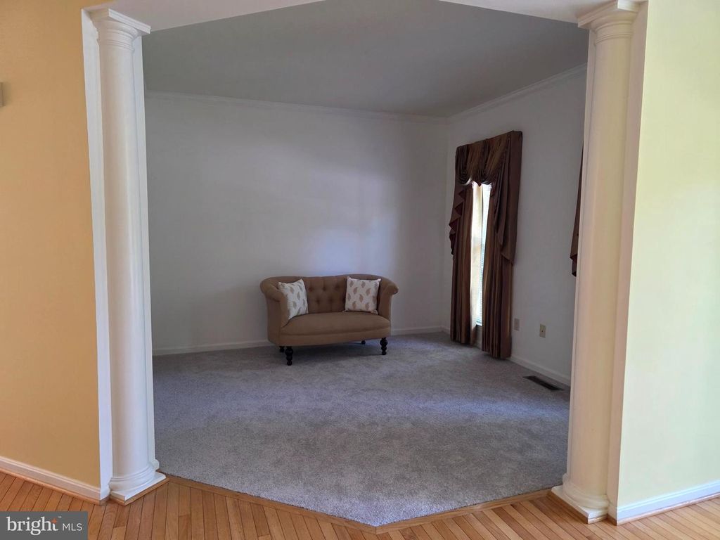 Image 5 of property listing at 7902 ROSEBUD CT, Severn, MD 21144