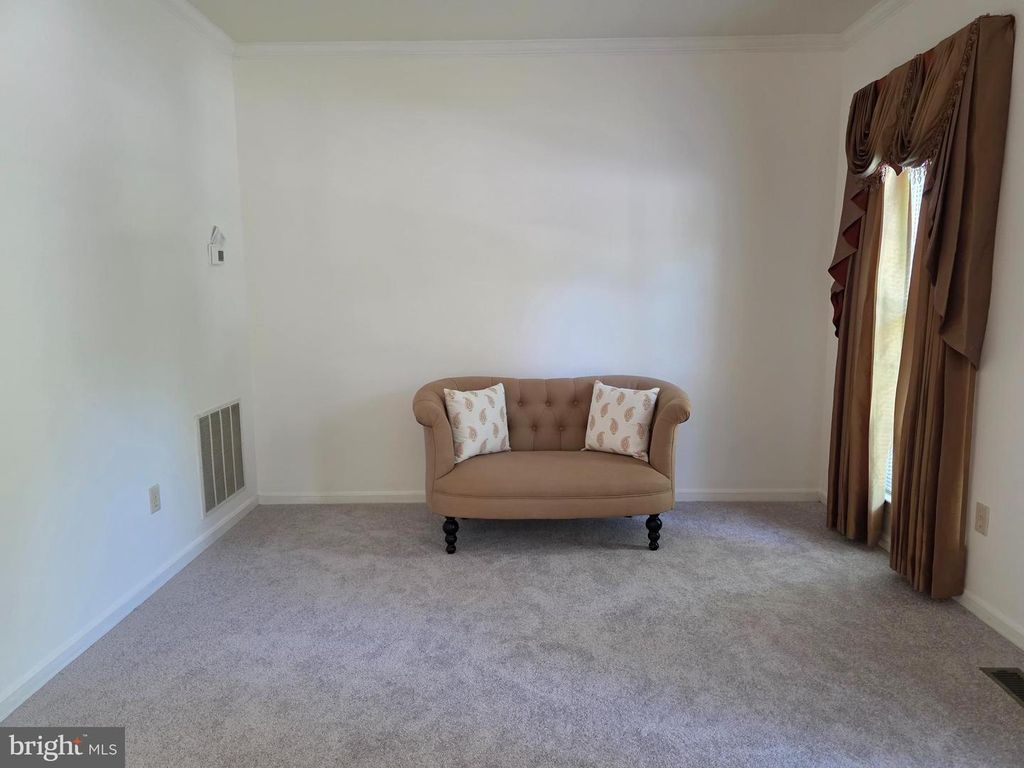 Image 7 of property listing at 7902 ROSEBUD CT, Severn, MD 21144