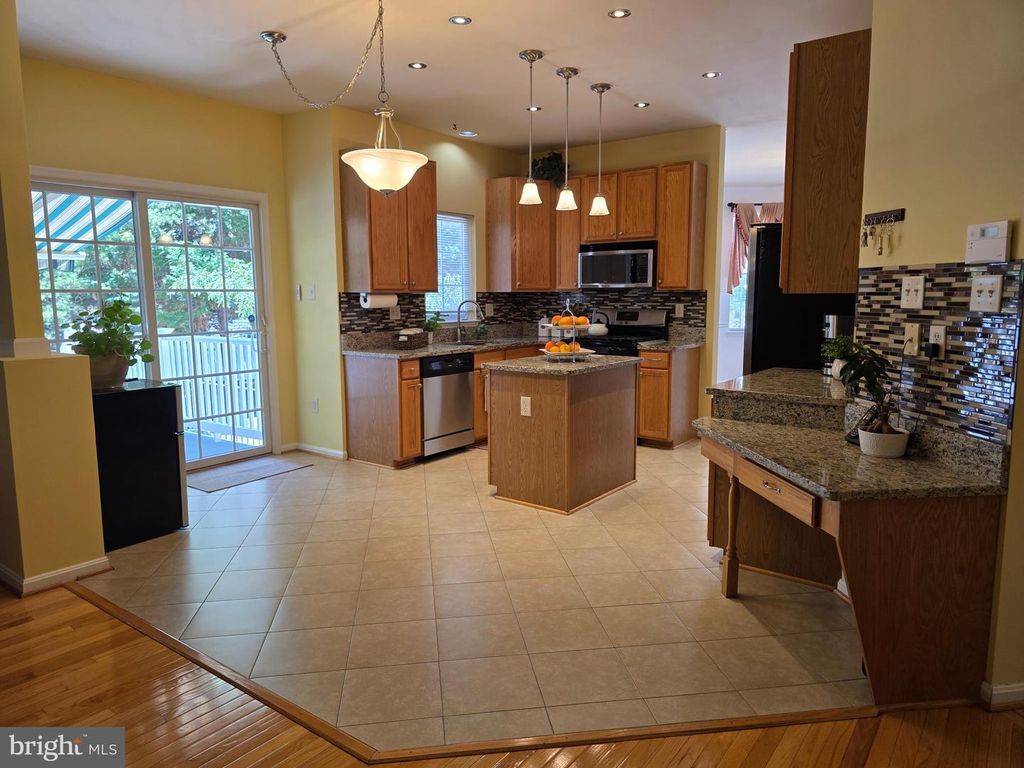 Image 9 of property listing at 7902 ROSEBUD CT, Severn, MD 21144