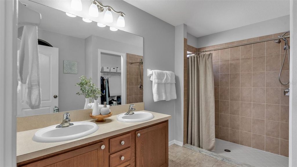 Image 16 of property listing at 2447 LADOGA DRIVE, Lakeland, FL 33805