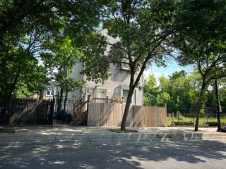 3904 W Armitage Avenue 1F, Chicago, IL 60647
