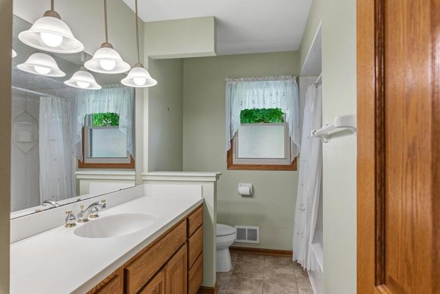4264 Kennedy CIRCLE S, Colgate, WI 53017
