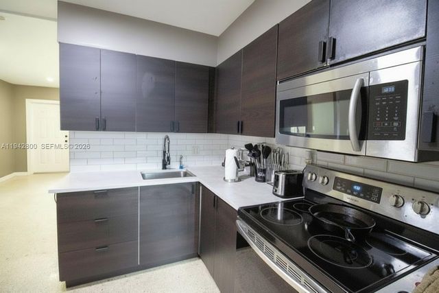 2441 NW 9th Ter, Wilton Manors, FL 33311