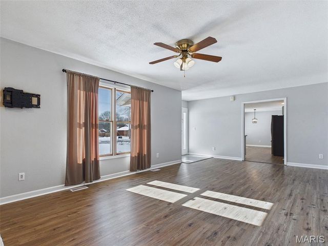 809 Glen Crossing Road, Glen Carbon, IL 62034