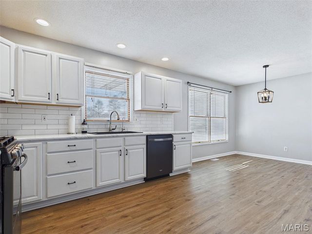 809 Glen Crossing Road, Glen Carbon, IL 62034