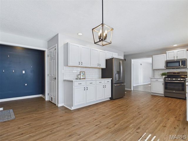 809 Glen Crossing Road, Glen Carbon, IL 62034