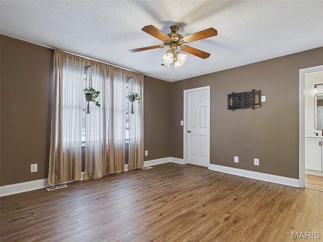 809 Glen Crossing Road, Glen Carbon, IL 62034