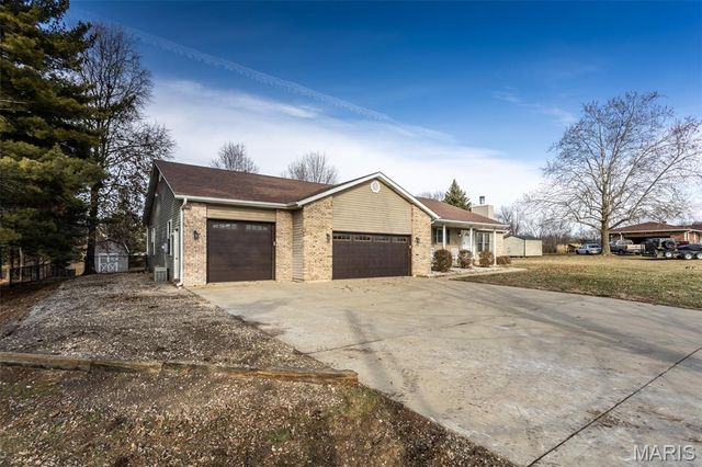 809 Glen Crossing Road, Glen Carbon, IL 62034