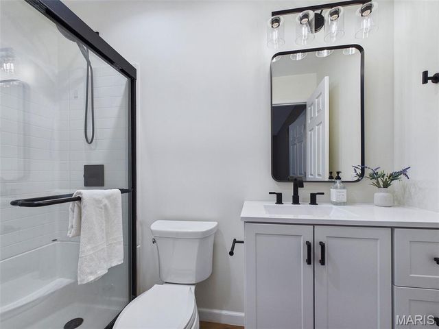 809 Glen Crossing Road, Glen Carbon, IL 62034