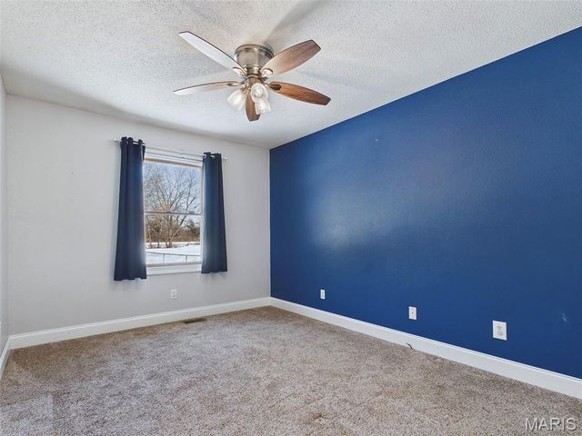 809 Glen Crossing Road, Glen Carbon, IL 62034