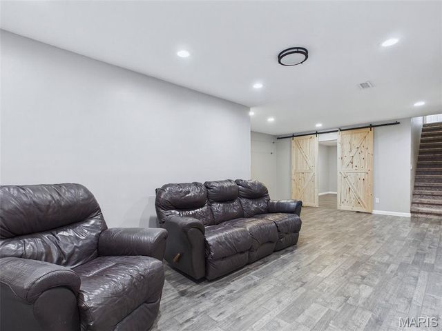 809 Glen Crossing Road, Glen Carbon, IL 62034