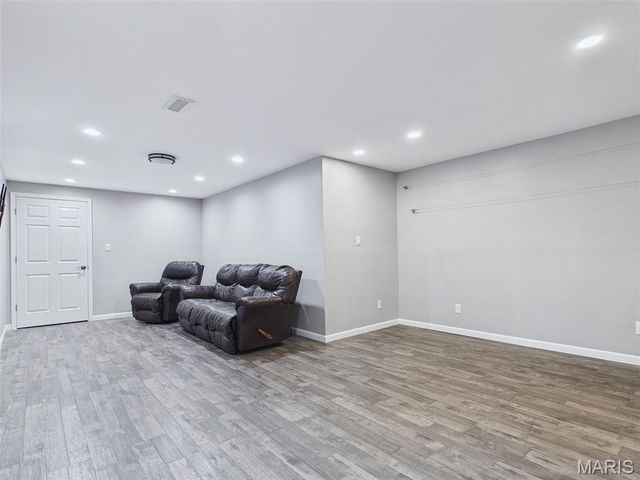 809 Glen Crossing Road, Glen Carbon, IL 62034