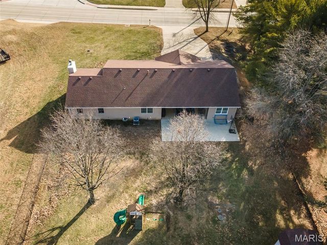 809 Glen Crossing Road, Glen Carbon, IL 62034