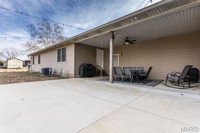 809 Glen Crossing Road, Glen Carbon, IL 62034