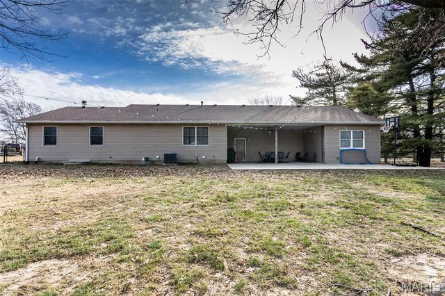 809 Glen Crossing Road, Glen Carbon, IL 62034