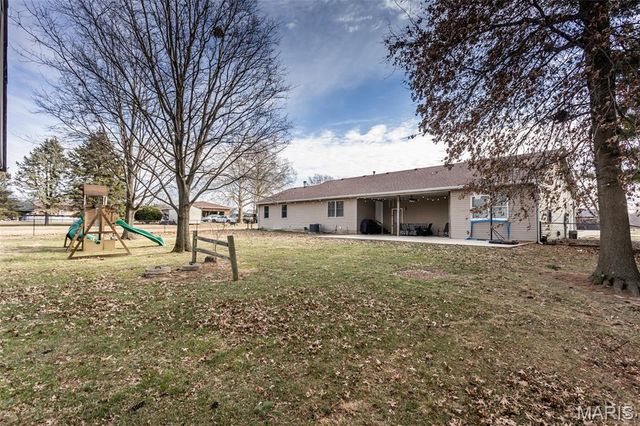 809 Glen Crossing Road, Glen Carbon, IL 62034