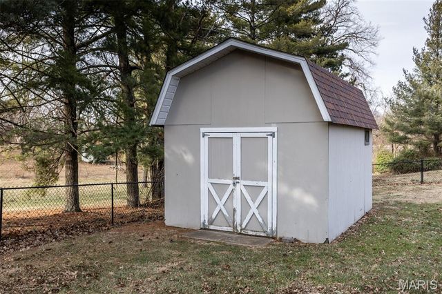 809 Glen Crossing Road, Glen Carbon, IL 62034