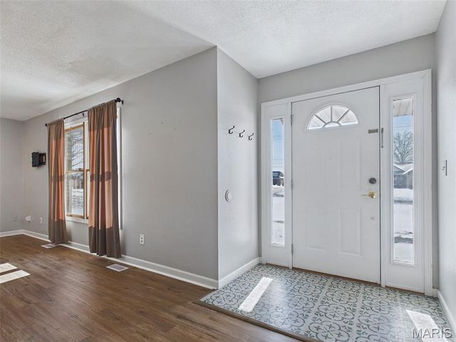 809 Glen Crossing Road, Glen Carbon, IL 62034