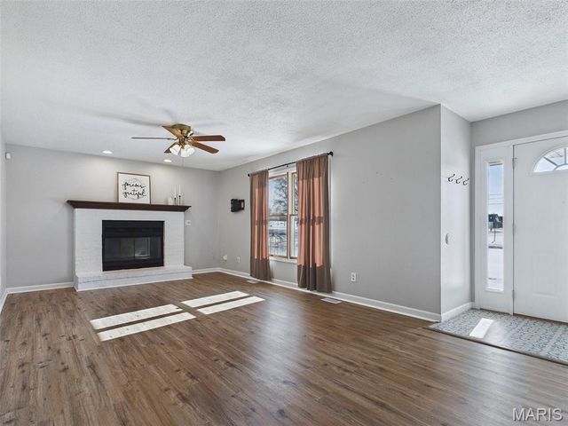 809 Glen Crossing Road, Glen Carbon, IL 62034