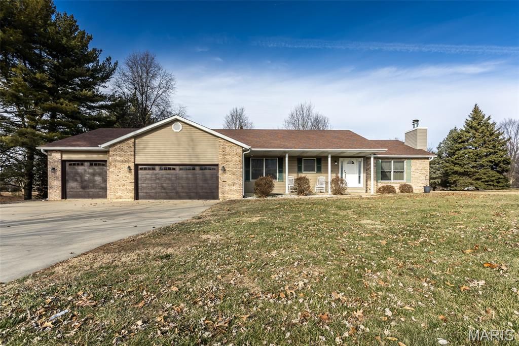 809 Glen Crossing Road, Glen Carbon, IL 62034