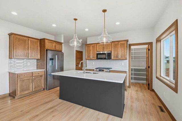 1853 LONDON ROAD, Green Bay, WI 54311