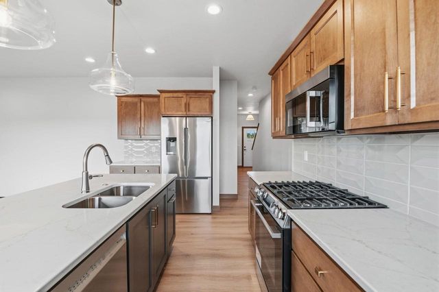 1853 LONDON ROAD, Green Bay, WI 54311
