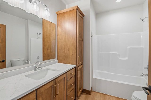1853 LONDON ROAD, Green Bay, WI 54311