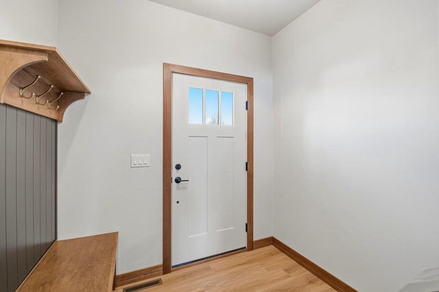1853 LONDON ROAD, Green Bay, WI 54311
