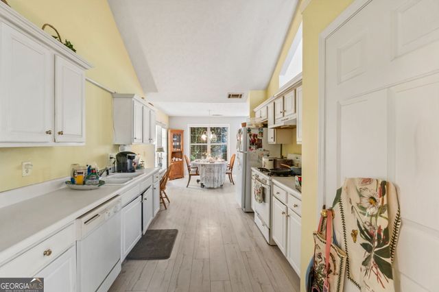 6245 Wilmington Way, Flowery Branch, GA 30542