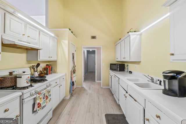 6245 Wilmington Way, Flowery Branch, GA 30542