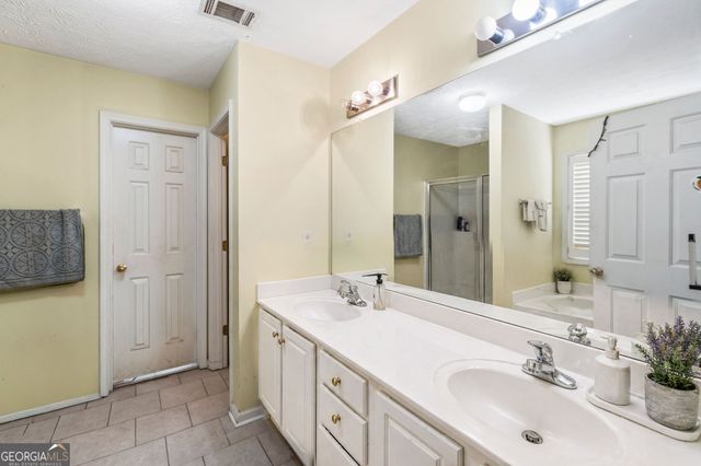 6245 Wilmington Way, Flowery Branch, GA 30542