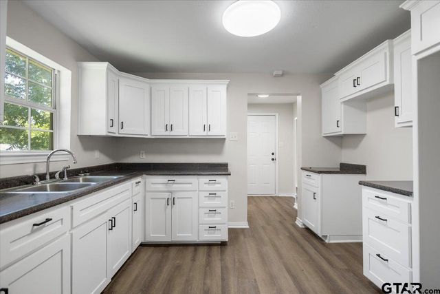 2007 N Palace, Tyler, TX 75702