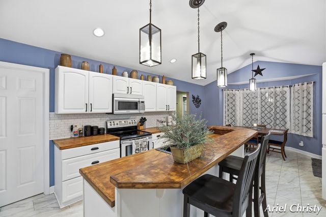 3700 8th Avenue, Hudsonville, MI 49426