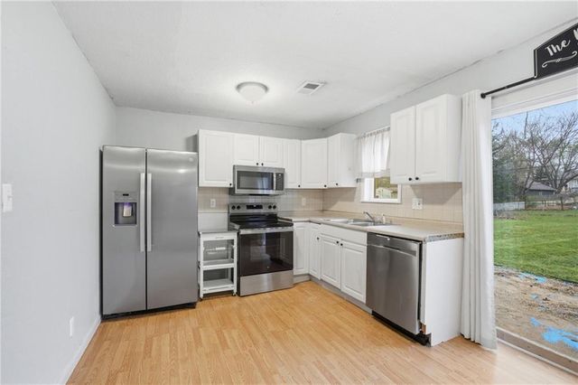 17410 Chestnut Drive, Belton, MO 64012