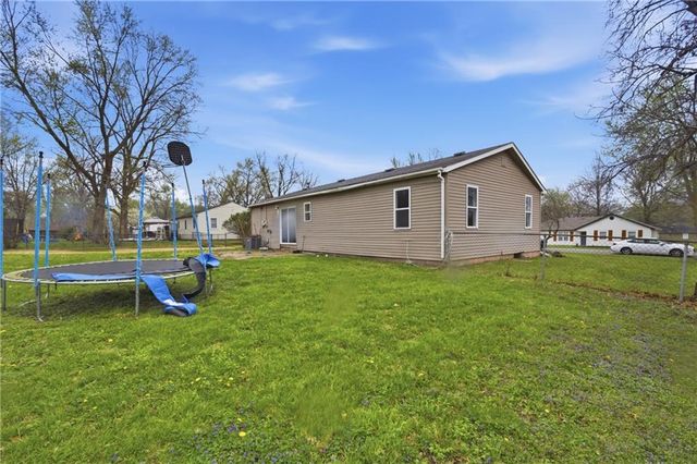 17410 Chestnut Drive, Belton, MO 64012