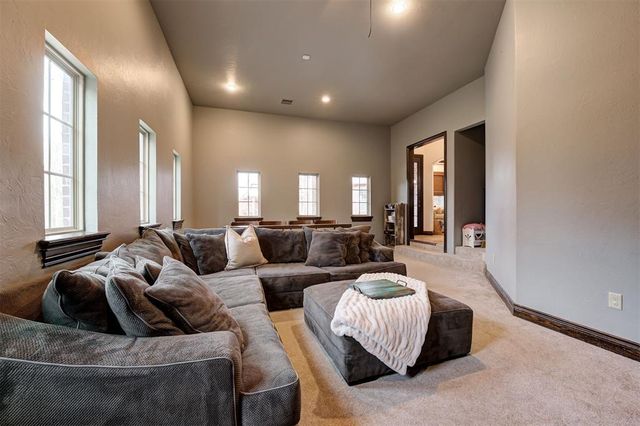 9109 Via Del Vista, Oklahoma City, OK 73131