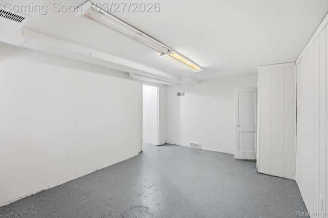 20426 Picadilly Road, Detroit, MI 48221