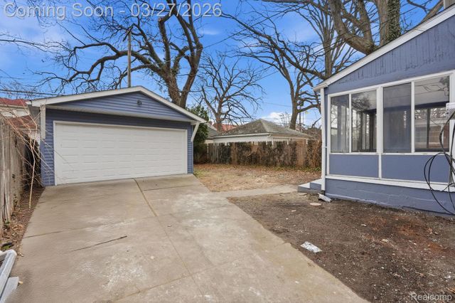 20426 Picadilly Road, Detroit, MI 48221